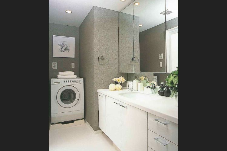 シティタワー西梅田の三面鏡タイプ洗面化粧台